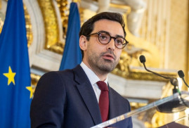 Fransa Dışişleri Bakanı: "Blinken ile Azerbaycan'ın tehdit ettiği Ermenistan'ın toprak bütünlüğünü konuştuk"