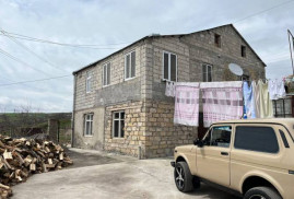 Azerbaycan açtığı ateş sonucu Ermenistan'ın Teğ köyünde yine bir ev hasar gördü (Foto)