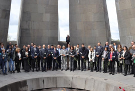 Fransız heyeti Ermeni Soykırımı Anıtını ziyaret etti