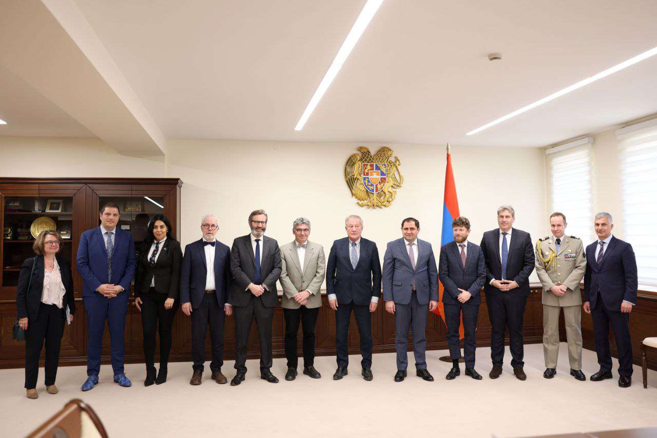 Ermenistan Savunma Bakanı Fransa Senatosu'nun heyetini kabul etti