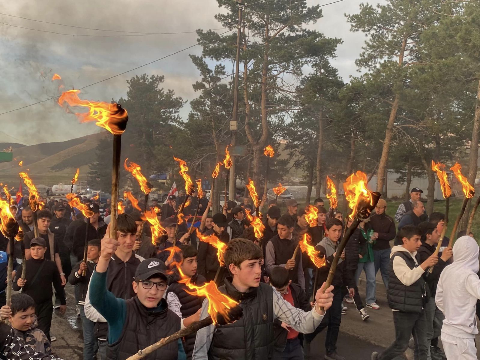 Javakhk'ta Ermeni Soykırımı kurbanlarının anısına meşaleli yürüyüş (FOTO)