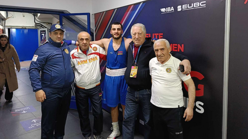 Ermeni boksör Manasyan, Azerbaycan temsilcisini yendi ve finale çıktı (Foto)