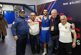 Ermeni boksör Manasyan, Azerbaycan temsilcisini yendi ve finale çıktı (Foto)