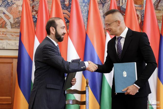 Ermenistan ve Macaristan Dışişleri Bakanları arasında anlaşma imzalandı