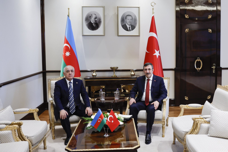 Ադրբեջանի վարչապետը հանդիպել է Թուրքիայի փոխնախագահի հետ