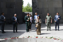 Hindistan Silahlı Kuvvetleri heyeti Ermeni Soykırımı Anıtını ziyaret etti