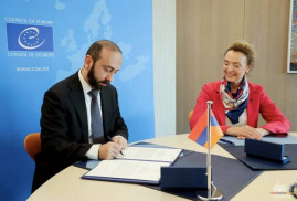 Ermenistan Dışişleri Bakanı, Strazburg'da Oviedo Sözleşmesi'ni imzaladı