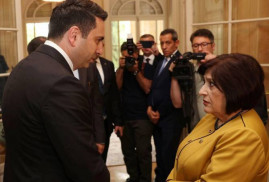Ermenistan ve Azerbaycan Parlamento Başkanları çok kısa görüştüler