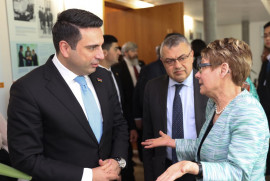 Ermenistan Parlamentosu Başkanı, Cenevre'de Kanada Senatosu Başkanı ile görüştü