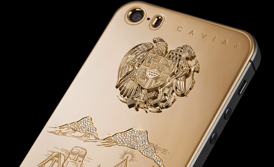 Телефон посвященных. Золотой айфон. Айфон 6 из золота. Армянский золотой чехол. Армянский айфон.