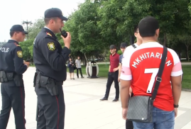 Полиция в Баку остановила фанатов лондонского “Арсенала” из-за футболки Мхитаряна